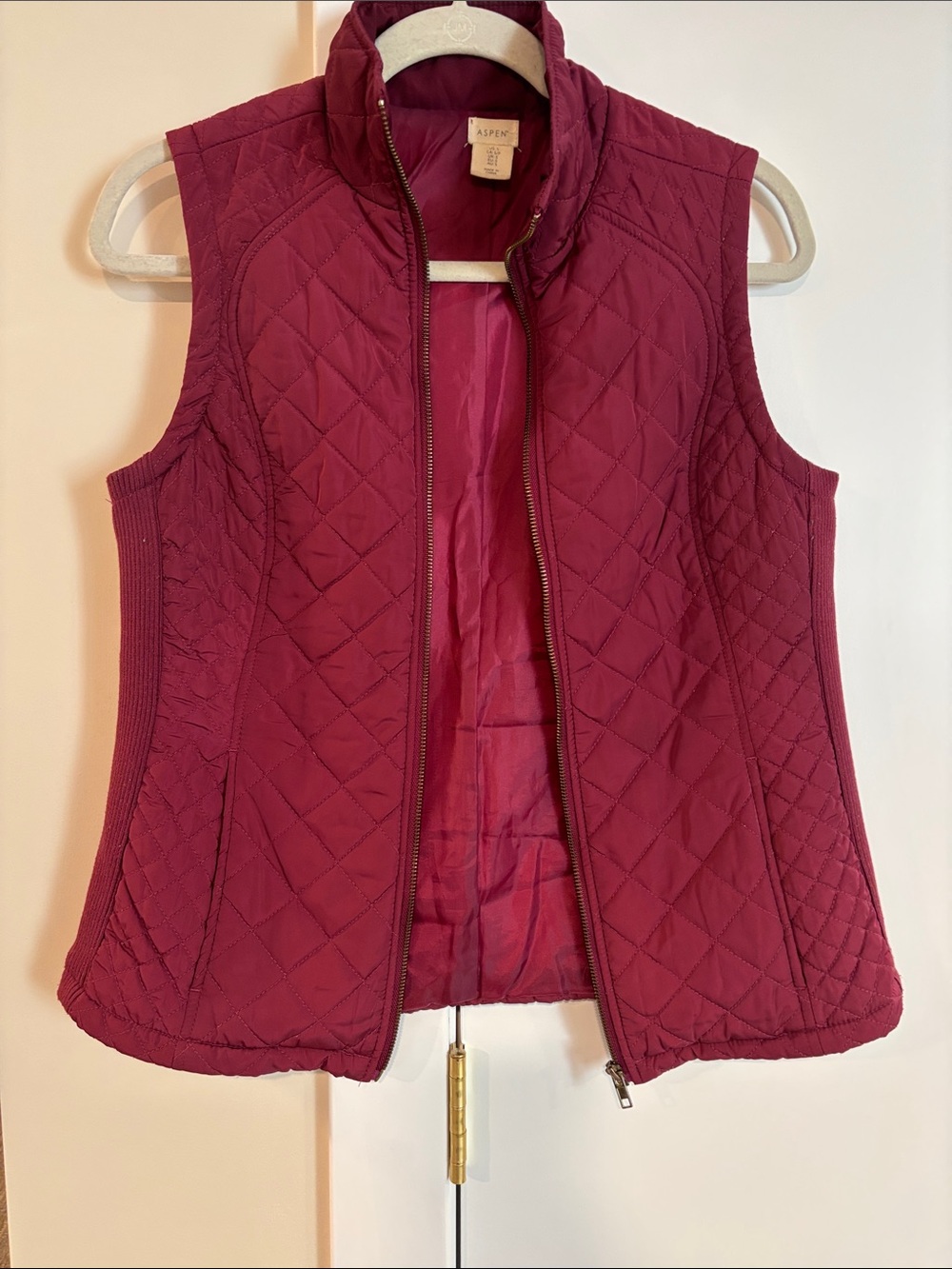 Aspen Quilted Vest in Deep Berry